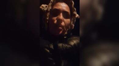 Похотливая киса хочет поиграть с чем-то сегодня ночью