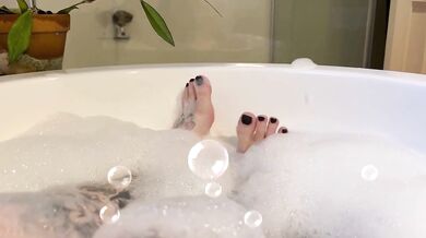 Join me for a sexy soapy bath?