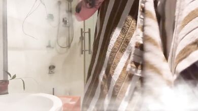 Join me for a sexy soapy bath?