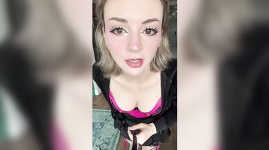 Degrading my pathetic little pet