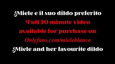 BIONDA dal CULO GROSSO si masturba NEL BOSCO CON UN PLUG ANALE - Miele Blanco Amateur