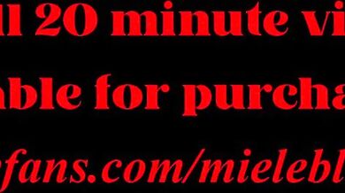 BIONDA dal CULO GROSSO si masturba NEL BOSCO CON UN PLUG ANALE - Miele Blanco Amateur