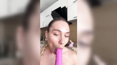 Pretend it's your cock ??