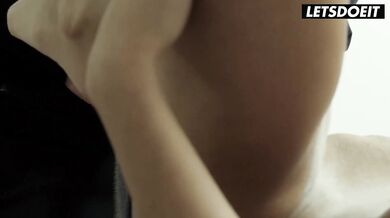 Sarah Kay Has Powerful Orgasms From Steamy Sex - LETSDOEIT