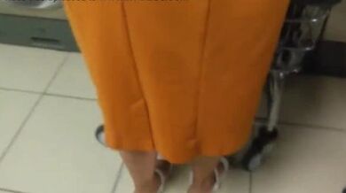 WOW: UPSKIRT Indian Mature clit