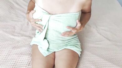 Solo Play With Saggy Boobs