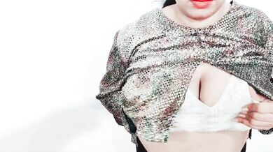 Pakistani Hot Aunty Boobs Show