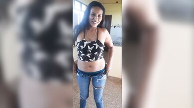 Mi cuñada colegiala le gusta que la folle duro en la casa abandonad