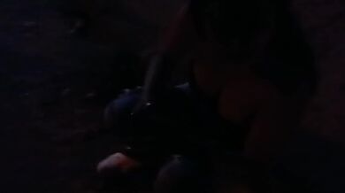 Chica de 21 años pillada en la calle después de la fiesta en la que follamos en un motel público