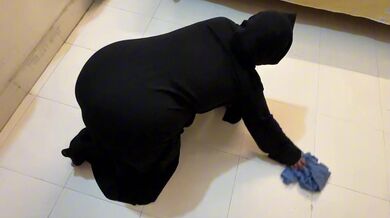 Hot Stepmom Stuck Under Bed When She clean my room, just then i start masturbat by saw her big ass