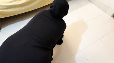 Hot Stepmom Stuck Under Bed When She clean my room, just then i start masturbat by saw her big ass