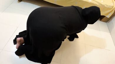 Hot Stepmom Stuck Under Bed When She clean my room, just then i start masturbat by saw her big ass