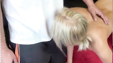 Perverse Massage - deutsche Blondine gefickt!