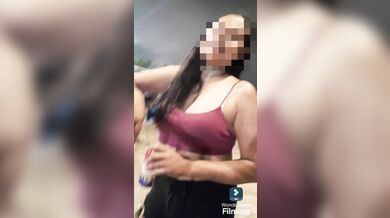 Después de la fiesta chica B. En la calle.