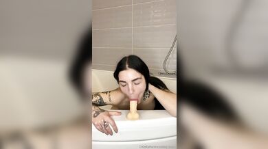 huge lips just captured this dildo! what will happen next?