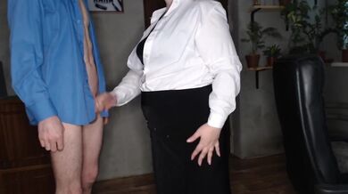 Hot MILF gets fucked in standing doggy style and cums in condom