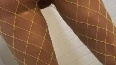 Twerking and Pissing in fishnets