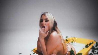 TATIANA ALVAREZ RECIBIENDO TODA LA LECHE EN NESQUIK - JULIO H X YUNG BEEF X EL FRIO