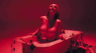 TATIANA ALVAREZ RECIBIENDO TODA LA LECHE EN NESQUIK - JULIO H X YUNG BEEF X EL FRIO
