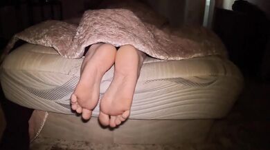 Jerk your cock to my soles while I try to rest! - Preview