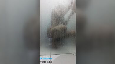 I my stepmother in the shower part 1 ..... and she realizes