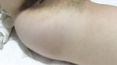 Дрочу без рук с тампоном внутри во время месячных, сильный оргазм крупным планом