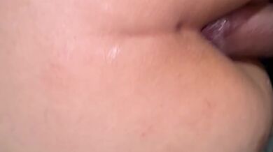 Culo súper apretado me vengo en sus nalgas deliciosas.