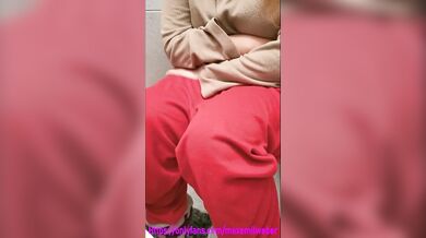 Girl Farting on Toilet