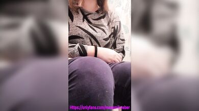 Girl Farting on Toilet