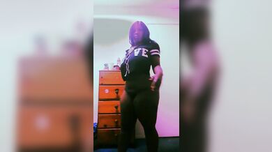 Sexy ebony bbw vibing Nude