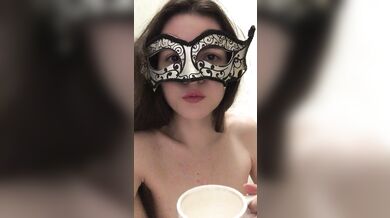 С матом! Русская Госпожа ссыт в чашку и заставляет тебя пить ее мочу, вылизывай мою немытую пизду!