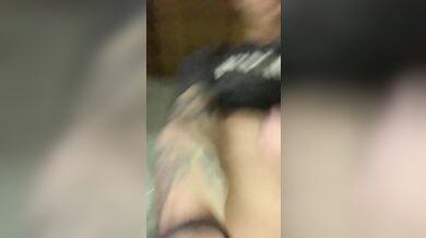 Por qué no vienes ayudarme ????