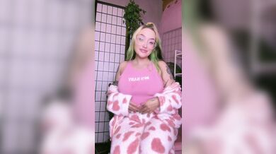 En pyjama avant d’aller au lit je m’enfile un Bad dragon