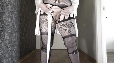 A mature fat MILF with big saggy boobs offers to lick her hairy pussy. (Brittany Bardot, Kendra Lust)