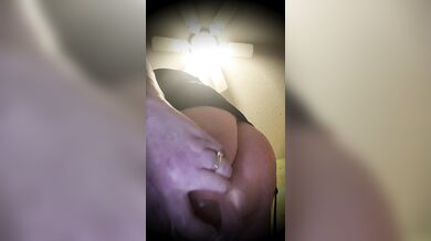 Upskirt dildo in pussy & ass= squirting piss. Who wants to lay under me?