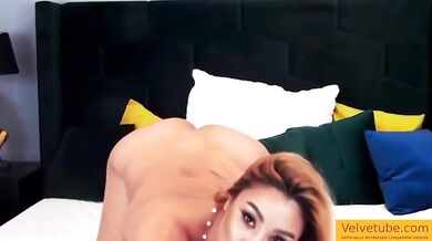 Officially distributed private LiveJasmin performances.