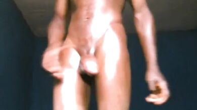 BLACK MILF WITH SWEET COCK WANKING UNTIL CUMSHOT CLOSEUP