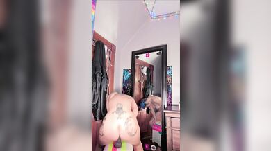 Big dildo period play ????????????