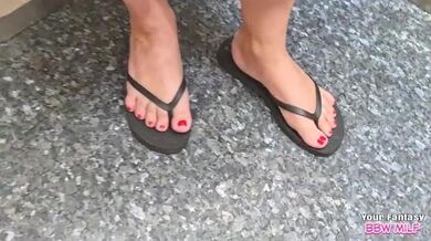 Amateur BBW Wife Cheating Homemade Foot Fetish with Hairy Mature Slut