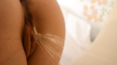 wife pissing in the bathtub (close up)