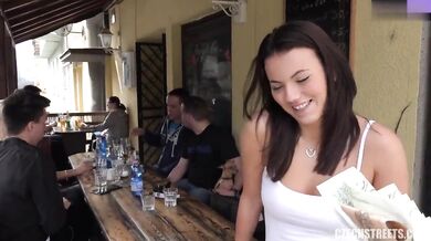 Garç Peitos Deliciosos Não Resistiu Ao Dinheiro E Cliente - Legendado