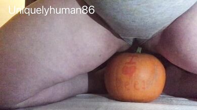 Peeing my pants for Halloween ???? Soaking my pumpkin in pee!