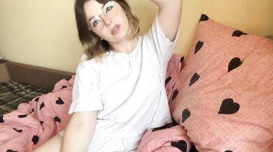 Sexy brunette in homemade clothes shows her tits