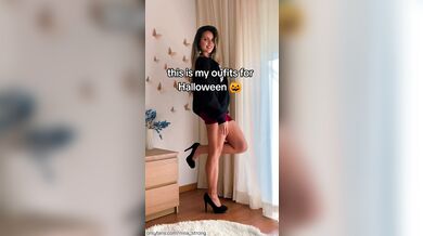 Innocent Teen Accidentally Leaks Virgin Pussy on Instagram Live