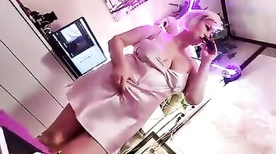 Sexy Granny Blowjob Close-Up - Intense Russian GILF Action