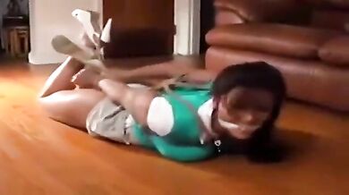 EPORNER.COM%20-%20[Dz6N0ZfNXms]%20Green%20shirt%20woman%20(360)