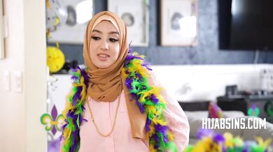 Arab Teen Girlfriend's First Mardi Gras- Violet Gems porn (Violette Pure)