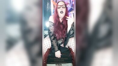 Nicki Pie Smoking JOI