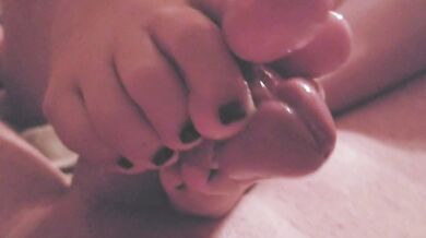 perfect footjob toejob with her perfect cute toes black nail polish and cums hard