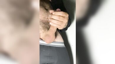 Me quedo solo en la oficina gran verga